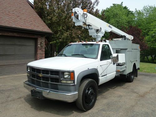 2002 chevrolet 3500 hd chevy bucket boom truck altec onan quiet gen inspected