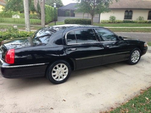 2011 lincoln town car  signature l black florida 1 owner priced to sell fast!!