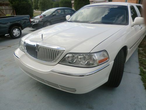 2004 lincoln town car 10 passanger limousine 4-door 4.6l prfect condition