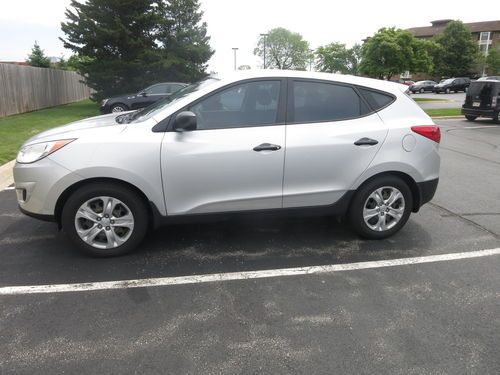 2010 hyundai tucson gls sport utility 4-door 2.4l one owner