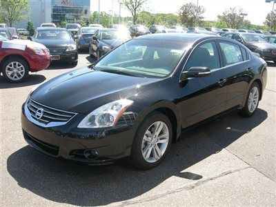 2012 altima 3.5 sr premium package, black/black, sunroof, ipod, 5531 miles