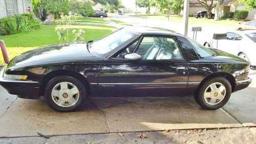 1989 buick reatta  119,000 miles, sunroof, a/c, clean body, runs real good