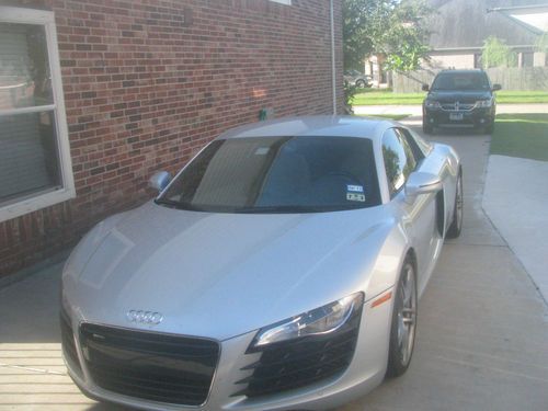 2009 audi r8 quattro 4.2l  2 door coupe