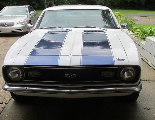 1968 chevrolet camaro classic car that has been modified for racing