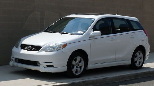 Clean 2004 toyota matrix xr wagon 5-speed..sunroof..runs excellent