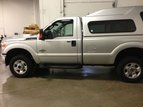 Ford f-350 super duty truck with cap 2011