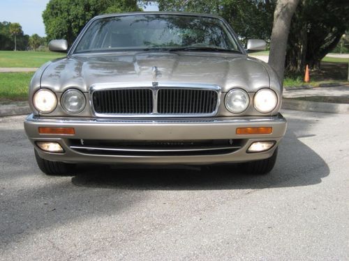 X300 (xj6) 1997 in like new condition very low miles low reserve