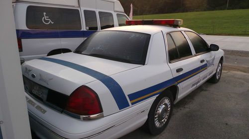 1999 Ford Crown Victoria, image 4