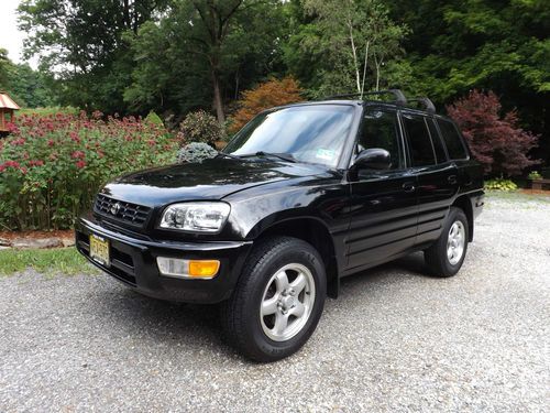 Black rav 4, all wheel drive, runs &amp; looks great! perfect first car or commuter