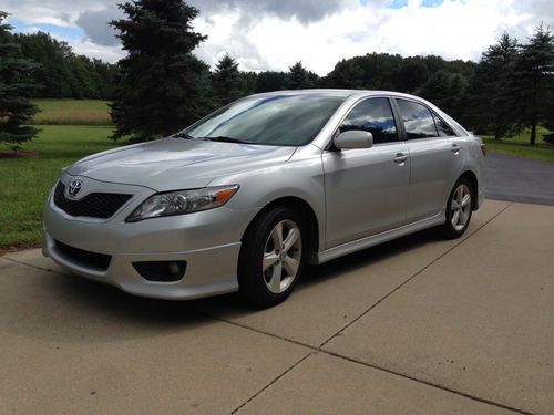 2010 toyota camry se - 71k miles - perfect condition, silver, sport edition