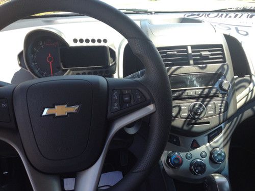 2013 Chevrolet Sonic LT, image 2