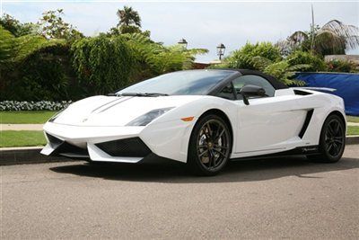 2013 spyder performante white with black lightweight alcantera interior.