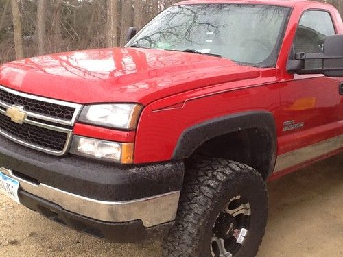 Beautiful!! red 2006 chevy duramax diesel regular cab **rare**