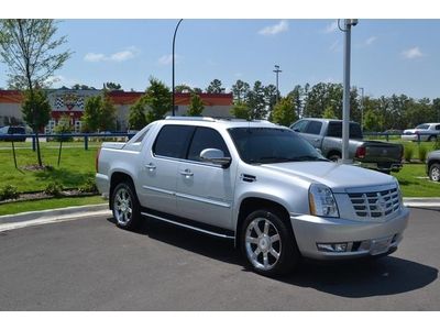 Luxury ethanol - ffv suv 6.2l nav cd am/fm stereo w/navigation 8 speakers