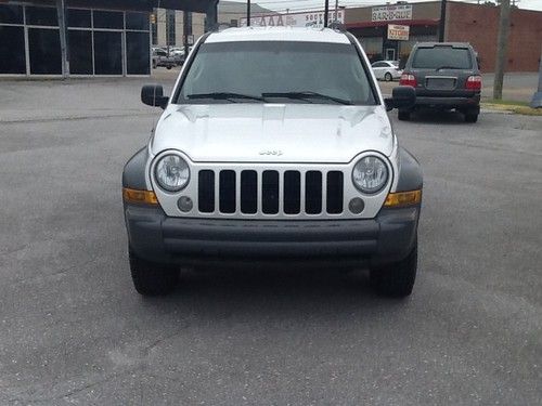 2005 JEEP LIBERTY 2.8L CRD 4X4, image 2