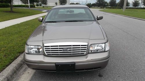 2001 ford crown victoria lx sedan 4-door 4.6l