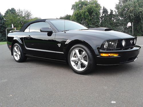 Triple black showroom new 2009 gt mustang convertible flawless