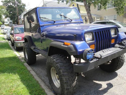 1988 jeep wrangler lifted..35in tires.. 4.2l