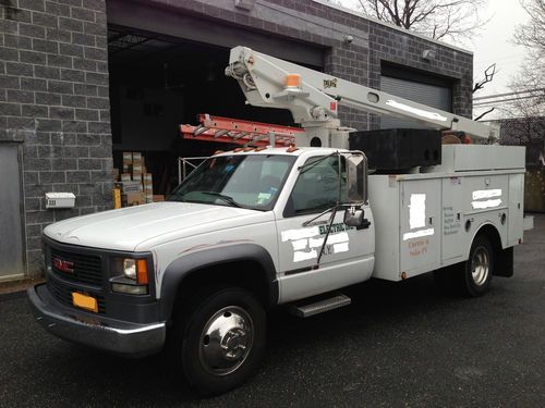 Bucket truck, white, 38,800.00 miles 34' working height