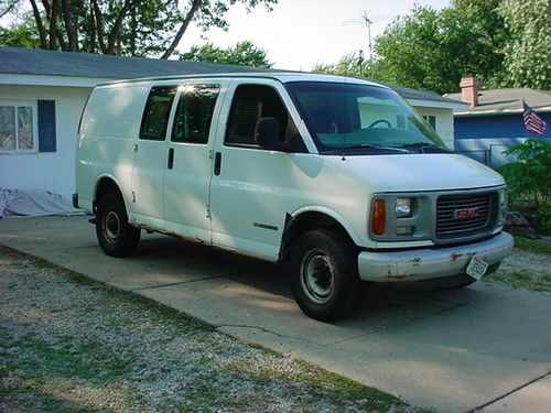 1997 gmc savana 3500 1 ton  200,921 miles, no passenger seat