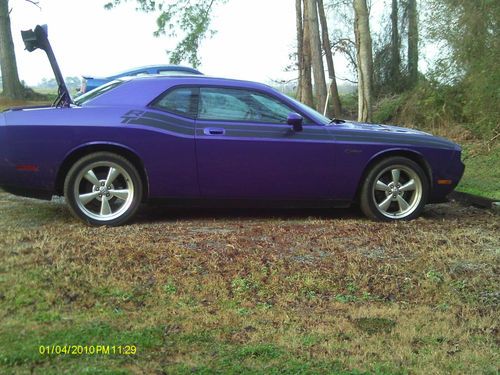 2010 dodge challenger r/t coupe 2-door 5.7l