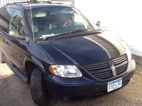 2005 dodge grand caravan wheelchair van