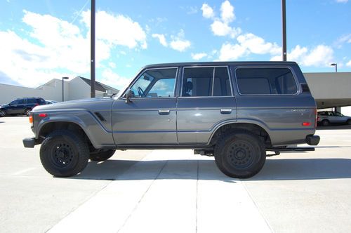 1987 toyota landcruiser fj60 *runs and looks great*