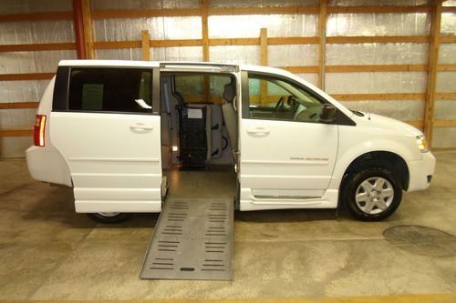 2010 dodge grand caravan handicap wheelchair van braun entervan