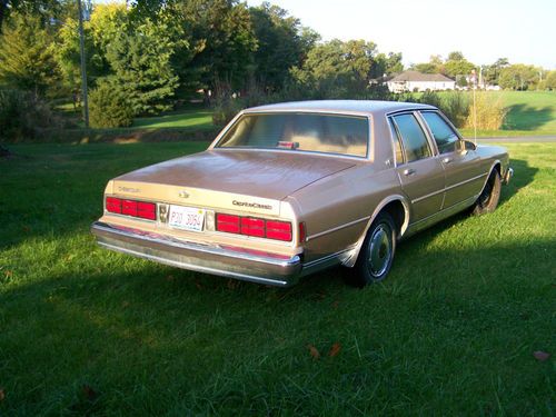 1986 Chevrolet Caprice Classic Sedan 4-Door 4.3L, image 3