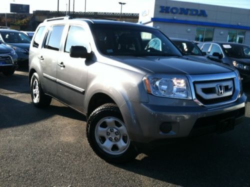 LX Certified SUV 3.5L CD 7 Speakers AM/FM radio AM/FM/CD WE FINANCE, image 3