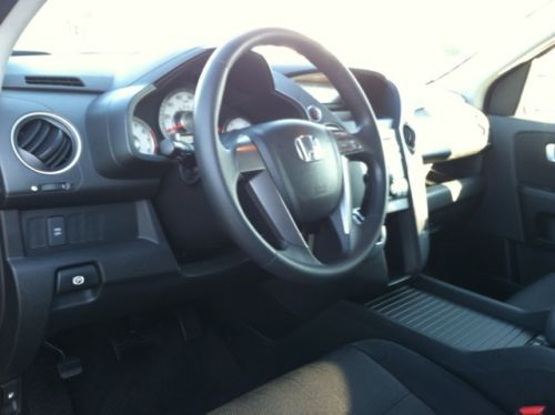 LX Certified SUV 3.5L CD 7 Speakers AM/FM radio AM/FM/CD WE FINANCE, image 8