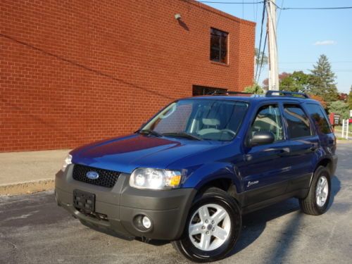 Ford escape hybrid 4wd  gas saver clean free autocheck no reserve