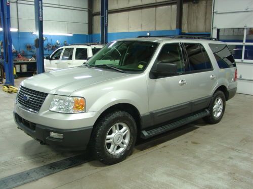 2005 ford expedition 4x4 xlt 5.4 triton v-8  factory tow package 8 passenger suv