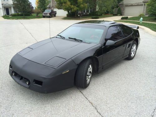 1986 black pontiac fiero gt