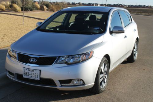 Like new!!!!!!  hatchback, sunroof, navigation system, rear camera, mp3, keyless