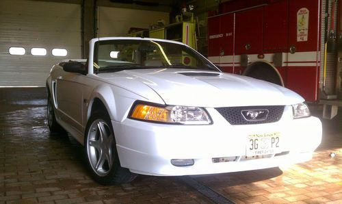 2000 ford mustang gt convertible 2-door 4.6l