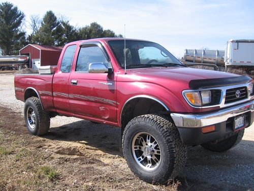 1997 toyota tacoma 4x4 extended cab,v6 ,automatic.
