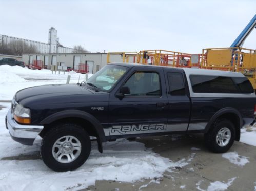 1999 ford ranger 4x4 ext cab. 95k low miles automatic 3.0 v6