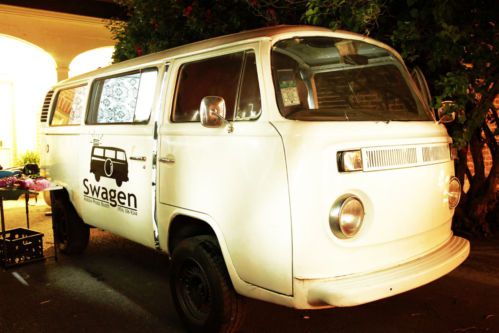 White 1977 volkswagen bus