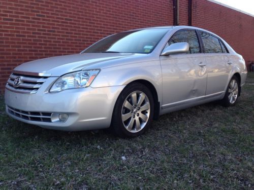 2005 toyota avalon,wow! clean! loaded! best deal on the newer body!!