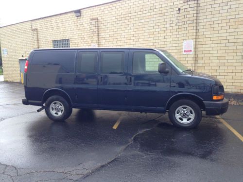 2007 gmc savana 3500 base standard cargo van 4-door 4.8l