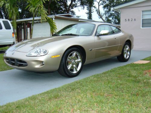 1998 jaguar xk8 base coupe 2-door 4.0l** selling no reserve**