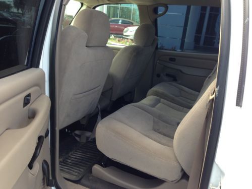 Low mile 2006 Dually, Duramax Diesel, Backup Camera, Chrome Wheels, Navi!!, image 17