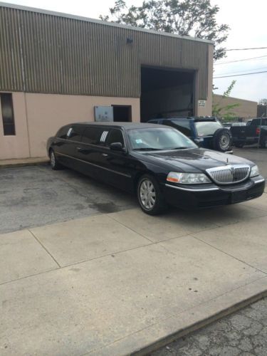 Limousine lincoln royale 2004 black 10 passenger 5 doors