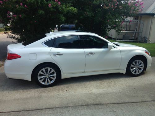 2011 infiniti m56 base sedan 4-door 5.6l