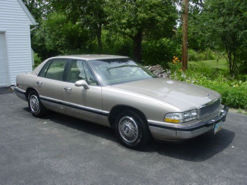 1992 buick park ave. base sedan 4-door 3.8l auto 26k miles second owner