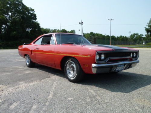 Beautiful rallye red road runner with hot 440 6 pack motor