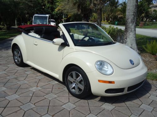 2006 volkswagen new beetle convertible 2dr 2.5l -low mileage excellent condition