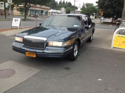 1996 lincoln town car executive sedan 4-door 4.6l