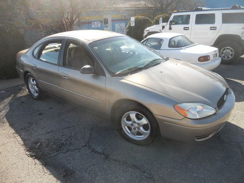 2005 ford taurus se sedan 4-door 3.0l